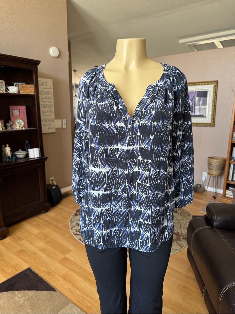 Boutique blue & white print 3/4 sleeves V-neck SILK peasant blouse-size M